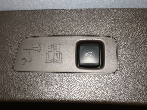 Used 2022 Lincoln Corsair FWD w/ Equipment Group 101A image 38