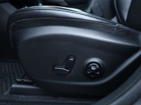 Used 2019 Jeep Cherokee Latitude Plus w/ Cold Weather Group image 25