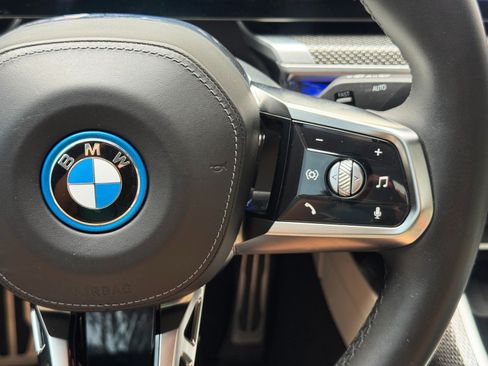 Used 2023 BMW i7 xDrive60 w/ Executive Package 2 AWD/4WD image 23