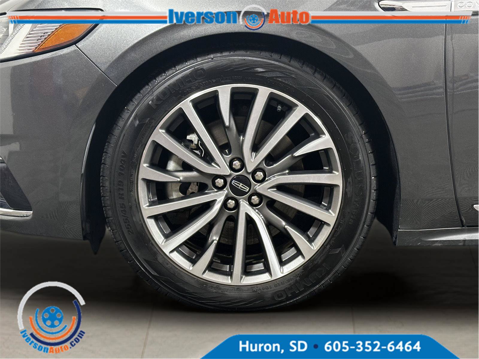 Used 2019 Lincoln Continental Select w/ Continental Climate Package AWD/4WD image 6