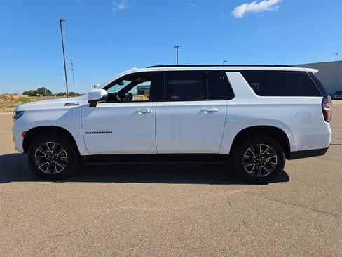 Used 2023 Chevrolet Suburban Z71 w/ Luxury Package image 5