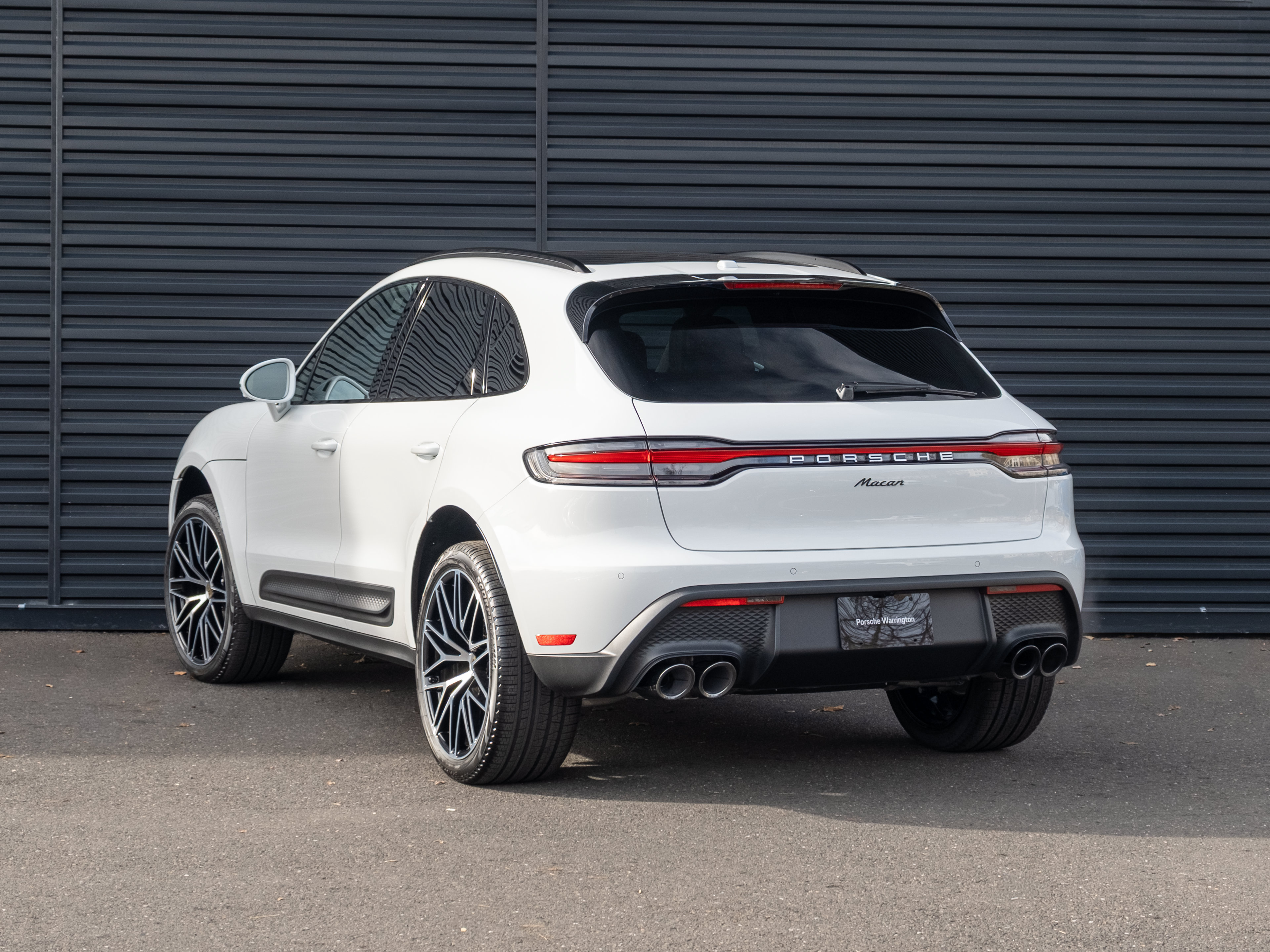 Certified 2026 Porsche Macan AWD/4WD image 3