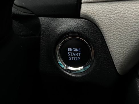 Used 2022 Toyota RAV4 XLE Premium AWD/4WD image 28