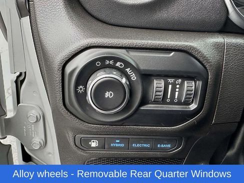 Used 2022 Jeep Wrangler Unlimited Sahara w/ Cold Weather Group image 15