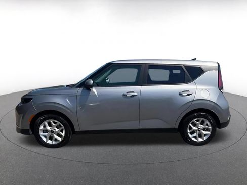 Used 2025 Kia Soul LX w/ LX Technology Package FWD image 9