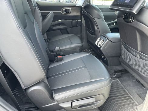 Certified 2022 Kia Sorento EX w/ Panoramic Sunroof Package FWD image 24