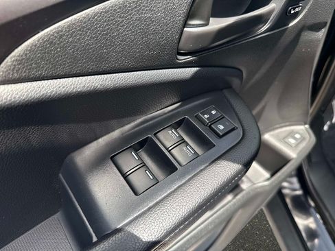 Certified 2025 Honda Passport EX-L image 17