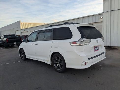 Used 2016 Toyota Sienna SE image 7