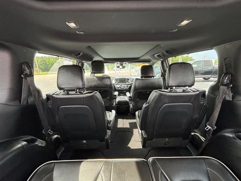 Used 2020 Chrysler Pacifica Limited w/ S Appearance Package FWD image 21