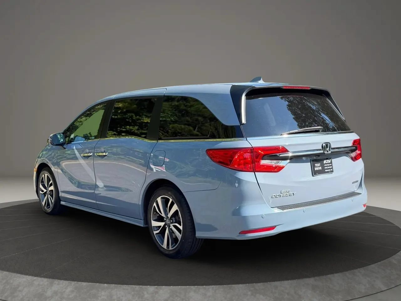 Used 2024 Honda Odyssey Touring image 4