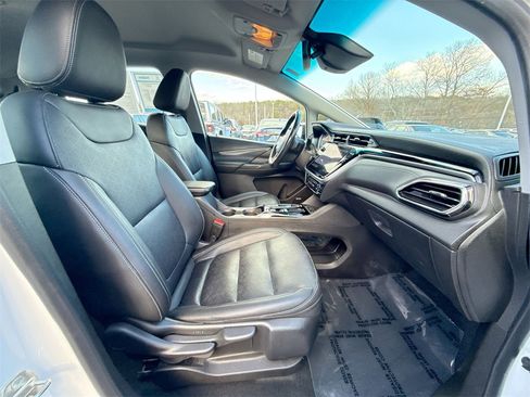 Used 2022 Chevrolet Bolt LT w/ Infotainment Package image 24