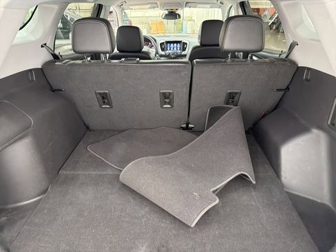 Used 2024 GMC Terrain SLT image 32