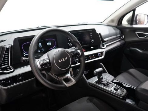 Used 2025 Kia Sportage LX image 17