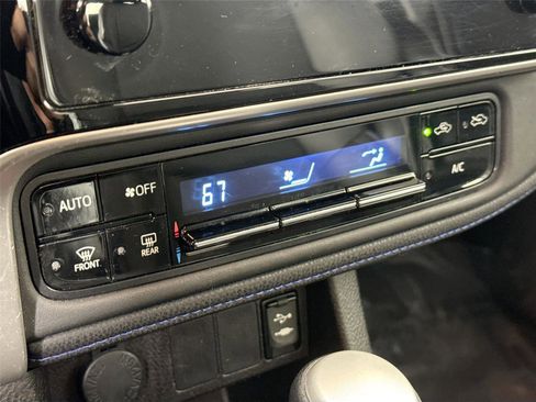 Used 2017 Toyota Corolla SE image 21