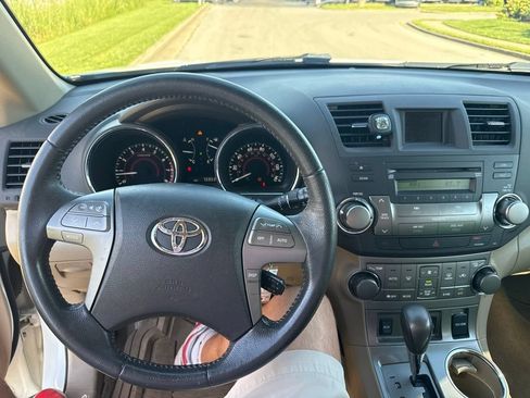 Used 2010 Toyota Highlander SE AWD/4WD image 7