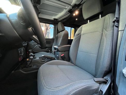 Used 2024 Jeep Wrangler Unlimited image 11