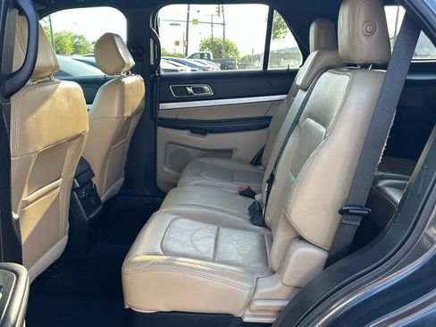 Used 2016 Ford Explorer XLT w/ Equipment Group 202A AWD/4WD image 18