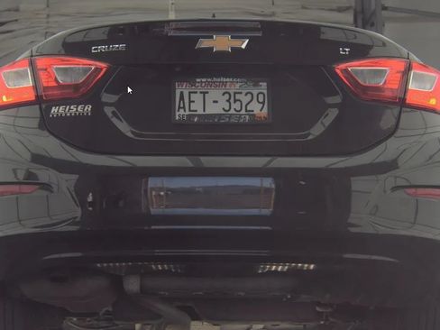 Used 2018 Chevrolet Cruze LT w/ Sun And Sound Package FWD image 6
