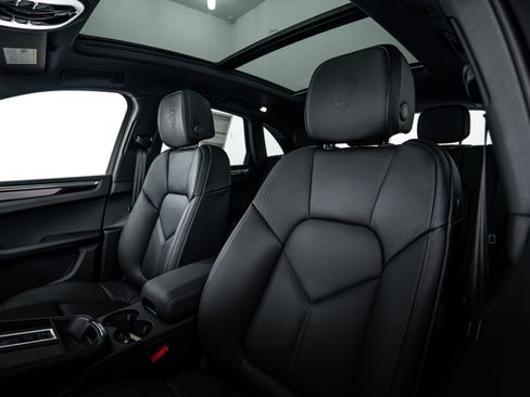 Certified 2026 Porsche Macan AWD/4WD image 19