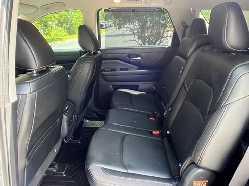 Used 2023 Nissan Pathfinder SL w/ Lighting Package (N92) AWD/4WD image 28