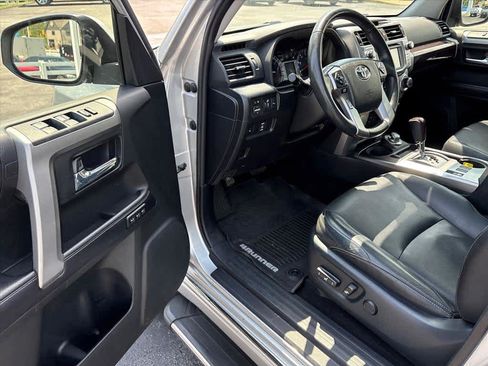 Used 2018 Toyota 4Runner Limited AWD/4WD image 19