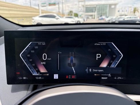 Used 2024 BMW iX xDrive50 w/ Premium Package AWD/4WD image 33