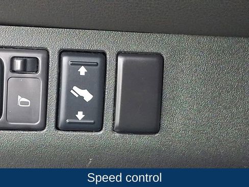 Used 2011 Nissan Pathfinder SV AWD/4WD image 14