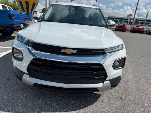 Used 2023 Chevrolet TrailBlazer LT w/ Convenience Package AWD/4WD image 2