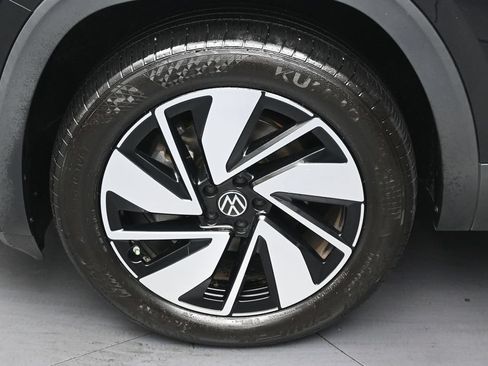 Used 2024 Volkswagen Atlas SE w/ Panoramic Sunroof Package FWD image 39