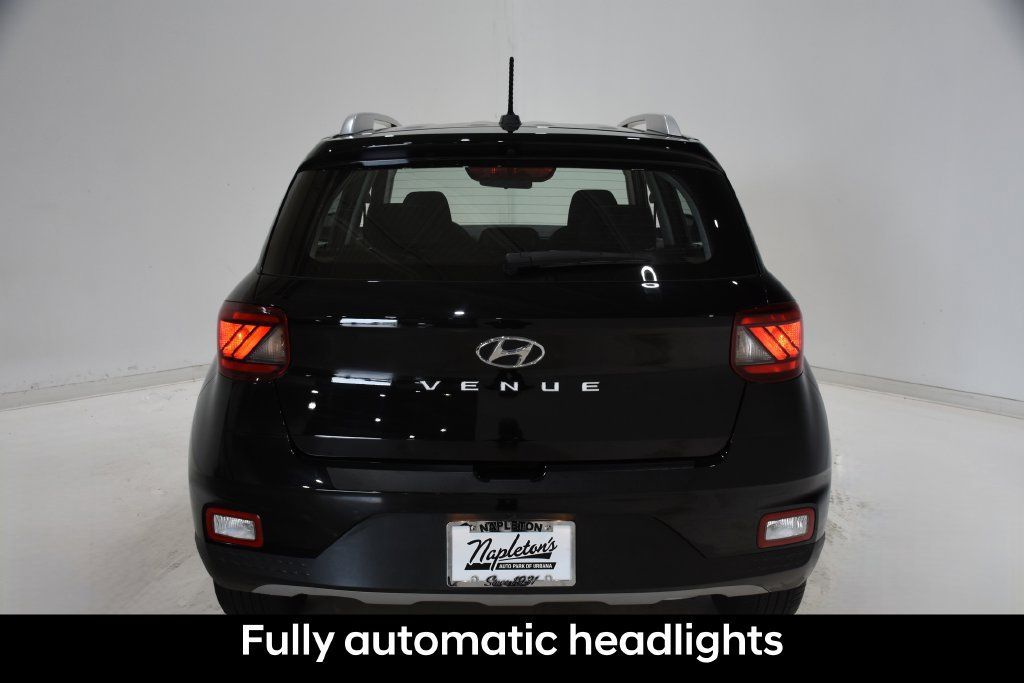 Certified 2025 Hyundai Venue SEL FWD image 7