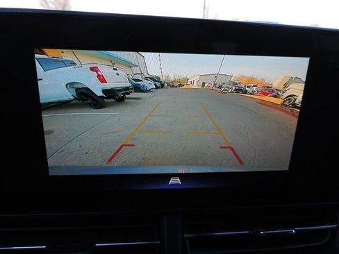 Used 2025 Chevrolet Trax LT w/ LT Convenience Package image 32