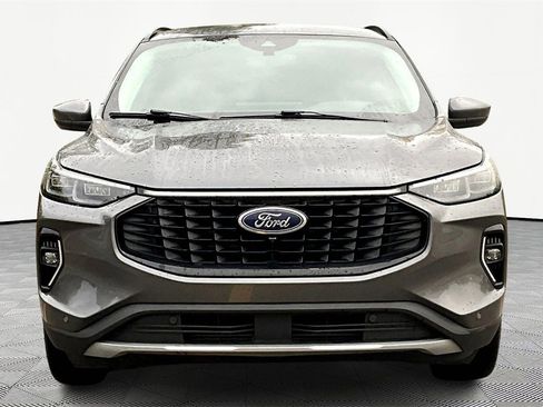 Used 2023 Ford Escape Platinum image 3