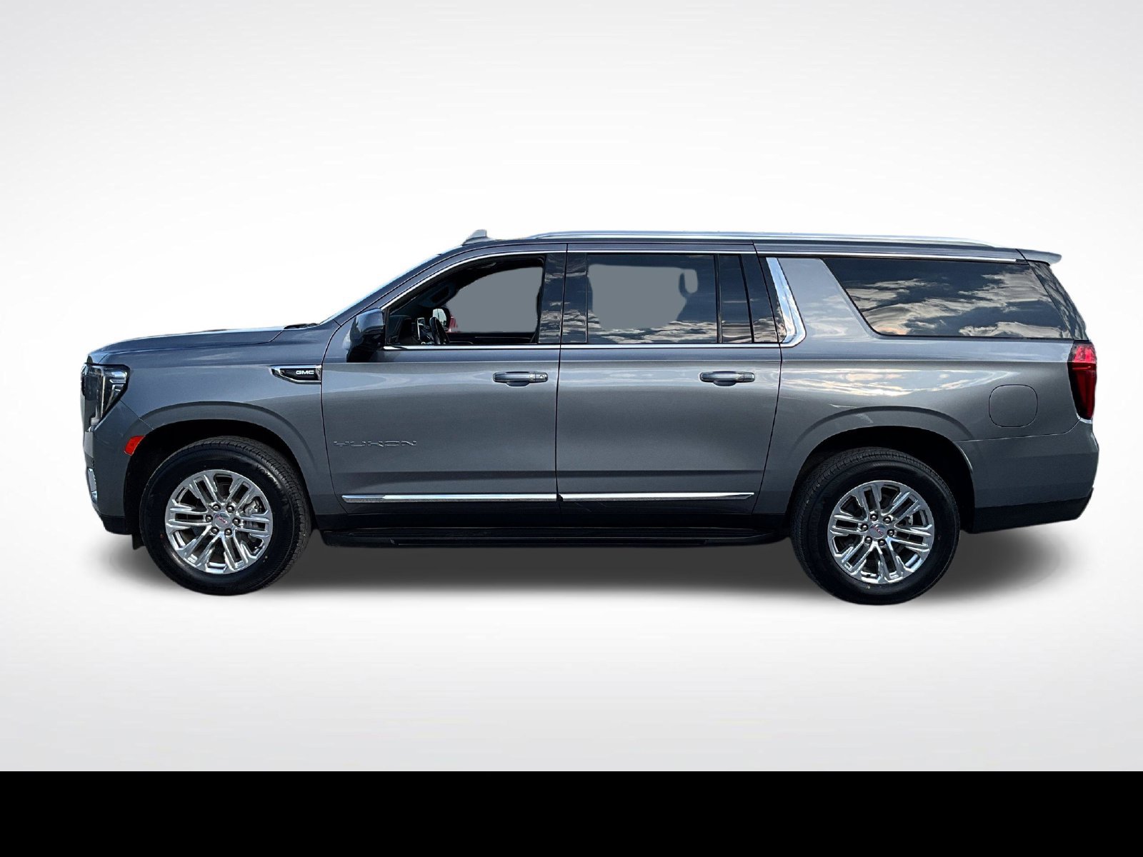 Used 2021 GMC Yukon XL SLT w/ SLT Premium Package AWD/4WD image 2