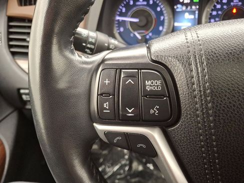 Certified 2019 Toyota Sienna Limited image 17