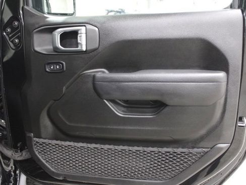 Used 2025 Jeep Wrangler Unlimited Rubicon image 25