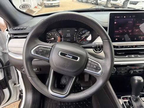 Used 2023 Jeep Compass Limited AWD/4WD image 27