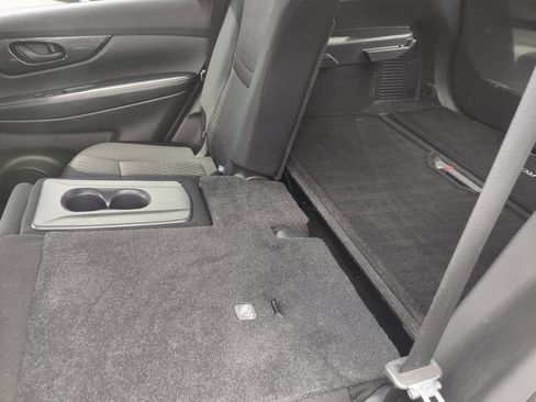 Used 2020 Nissan Rogue S image 28