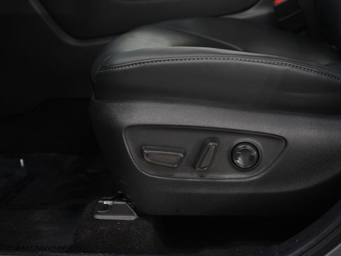 Used 2025 Toyota Highlander Limited AWD/4WD image 20