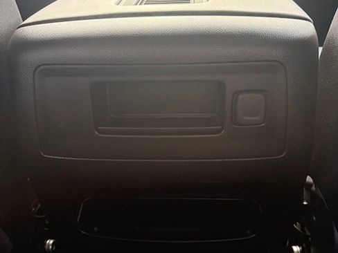 Used 2018 GMC Sierra 1500 SLT image 12