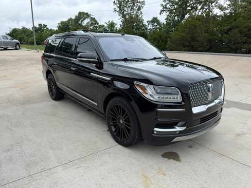 Used 2018 Lincoln Navigator L Reserve w/ Technology Package AWD/4WD image 3