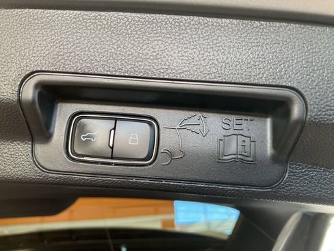 Used 2020 Ford Explorer XLT w/ Equipment Group 202A image 29