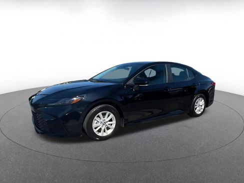 Used 2025 Toyota Camry LE image 7