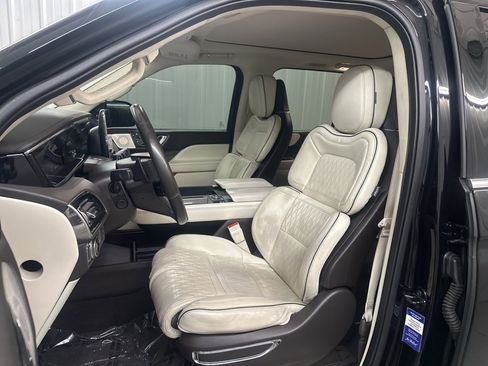 Used 2020 Lincoln Navigator Black Label w/ Cargo Convenience Package image 11