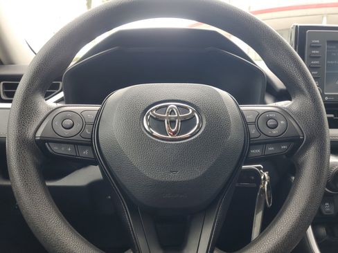 Used 2021 Toyota RAV4 LE FWD image 20