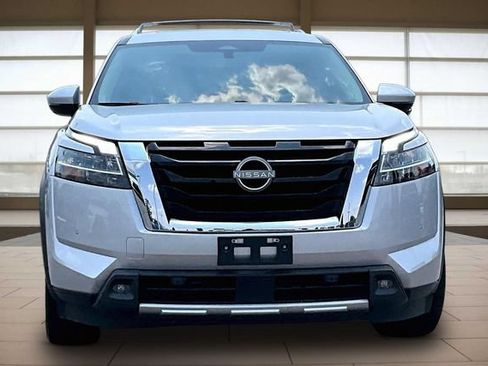 Used 2023 Nissan Pathfinder Platinum w/ Cargo Package AWD/4WD image 3