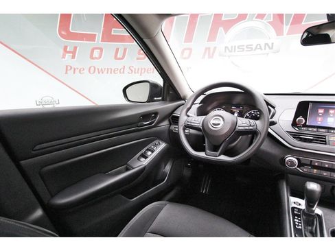 Used 2024 Nissan Altima 2.5 S image 6