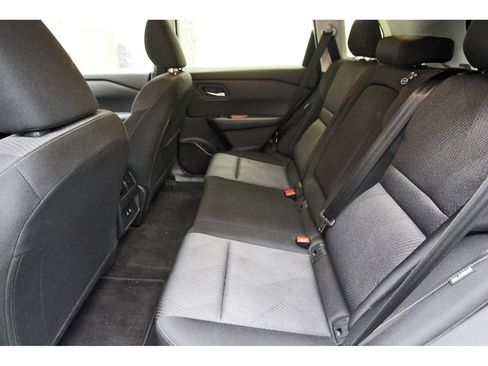 Used 2024 Nissan Rogue SV image 10