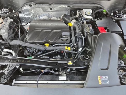 Used 2025 Chevrolet Trax LT w/ LT Convenience Package FWD image 36