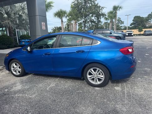Used 2017 Chevrolet Cruze LT w/ Convenience Package FWD image 4