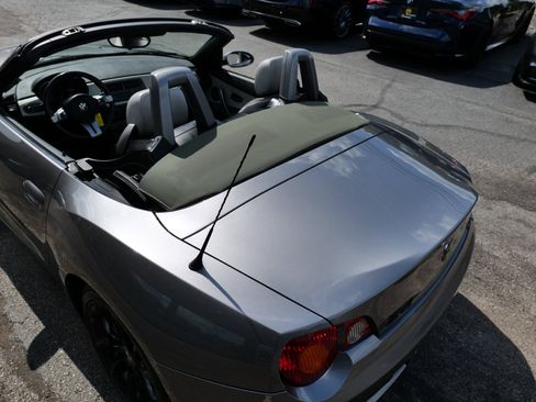 Used 2004 BMW Z4 2.5i image 74